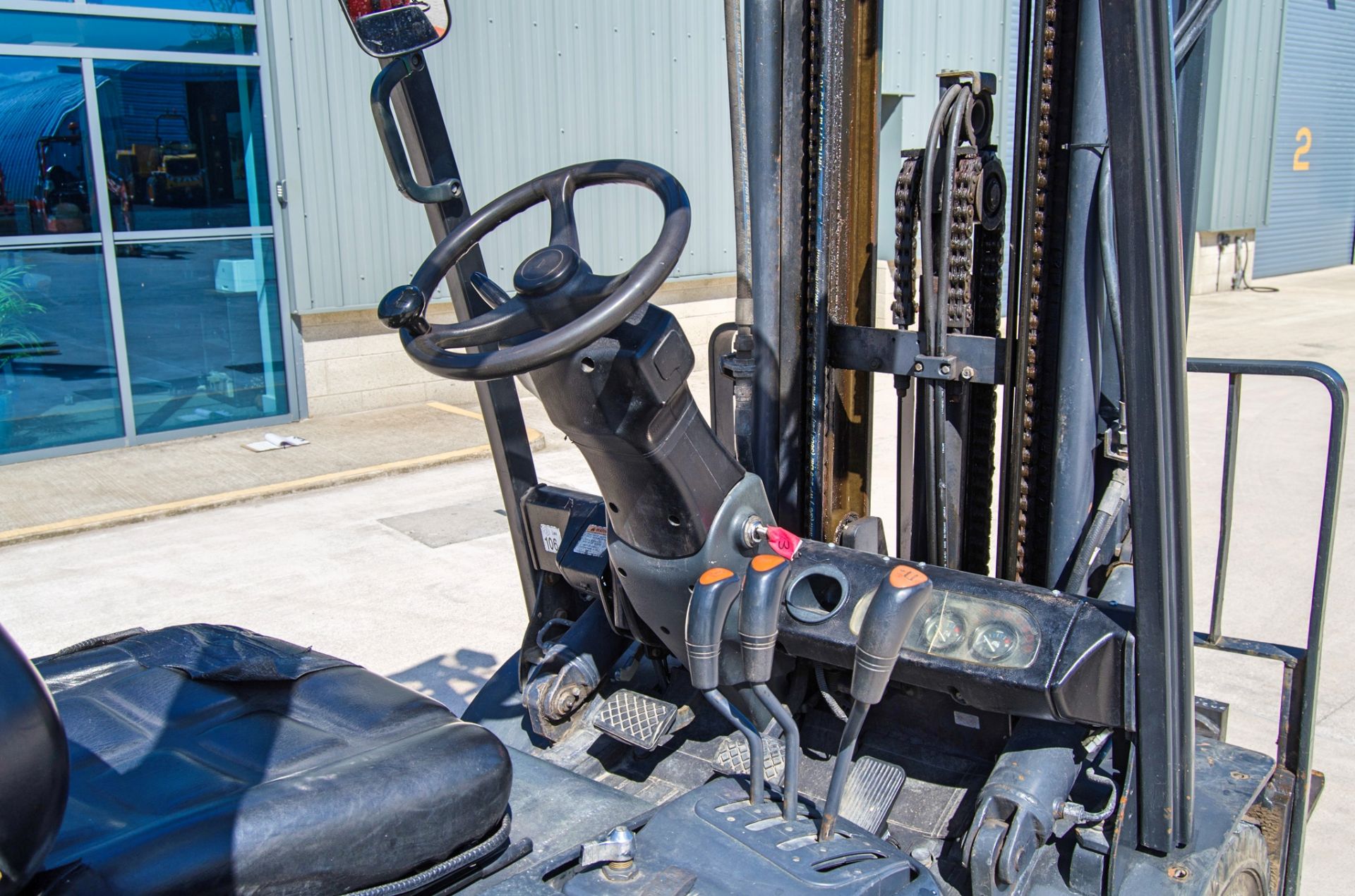 Doosan G35C-5 3.5 tonne gas powered fork lift truck Year: 2007 S/N: 00136 Recorded Hours: 12,404 - Image 17 of 23