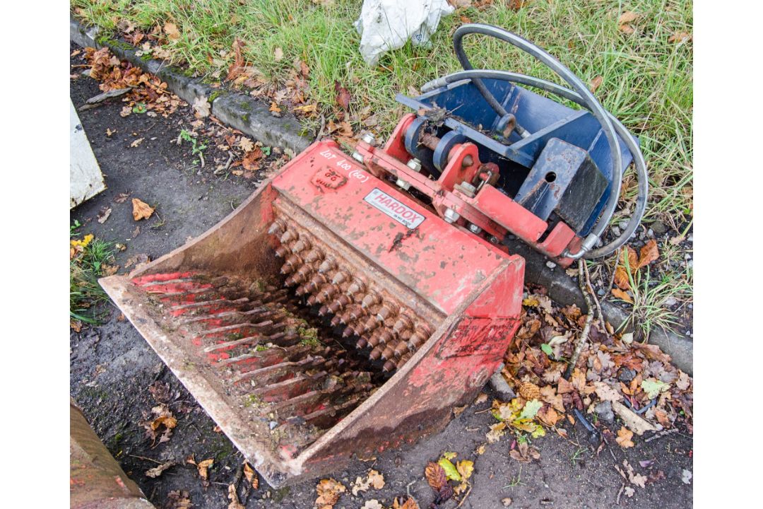 BAV CB" 2ft hydraulic crusher bucket Pin diameter: 30mm Pin centres: 140mm Pin width: 110mm c/w - Image 1 of 6
