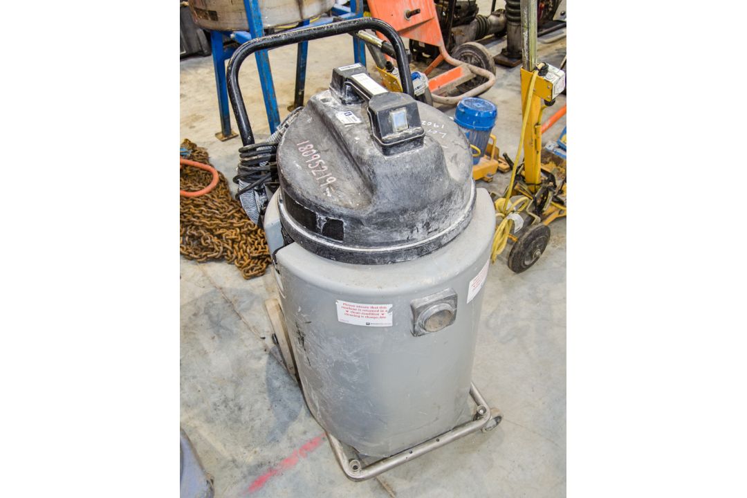 Numatic 110v industrial vacuum cleaner ** No hose ** 18095219