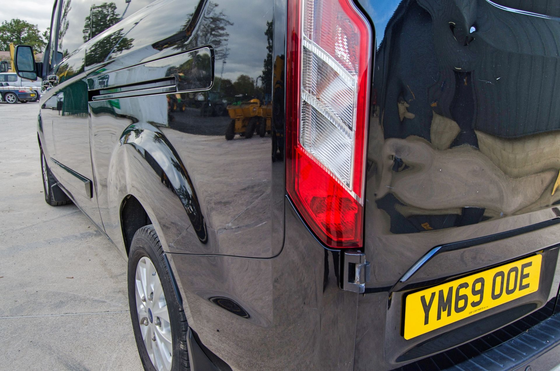 Ford Transit Custom 300 Limited Blue Euro 6 1995cc diesel 6 speed manual panel van Registration - Image 11 of 29