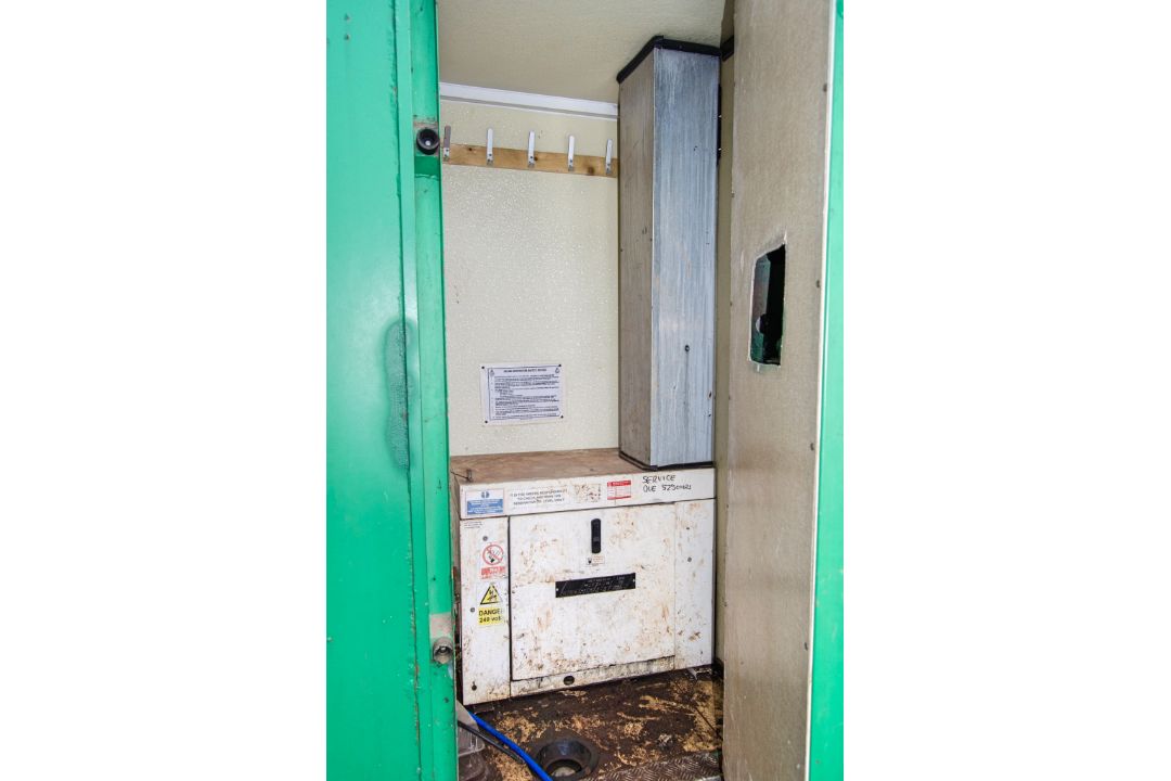 12ft x 8ft steel anti-vandal mobile welfare site unit Comprising of: canteen area, toilet & - Image 10 of 11