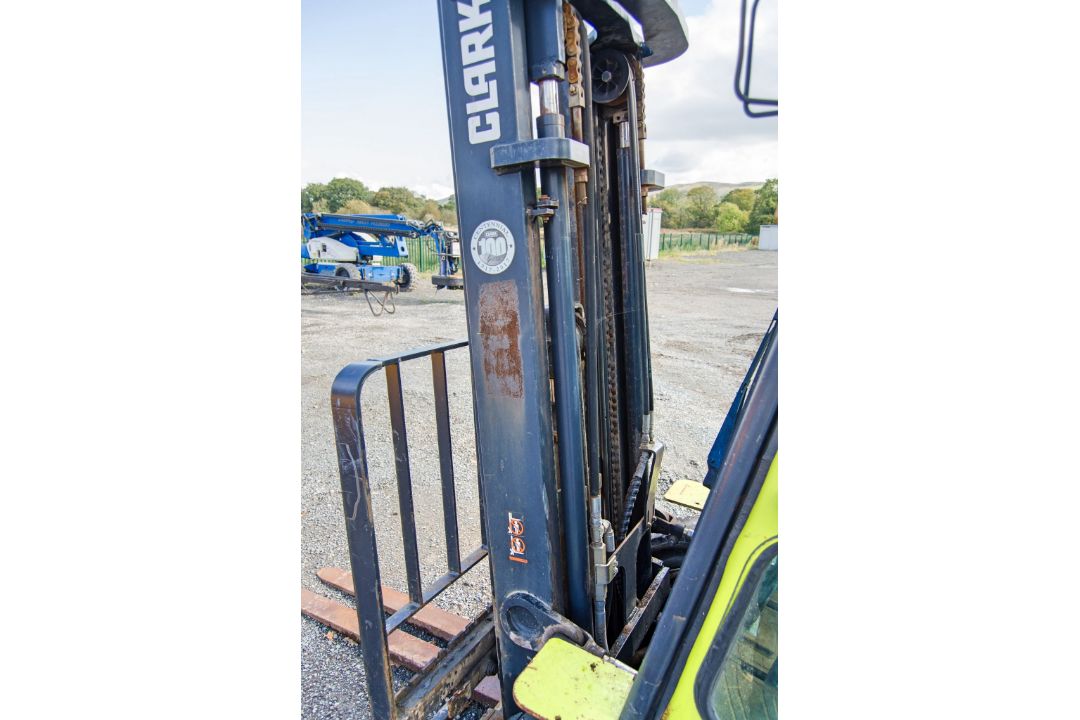 Clark GTS25 diesel driven fork lift truck Year: 2017 S/N: 8299 Recorded hours: 3707 c/w full cab - Image 9 of 19