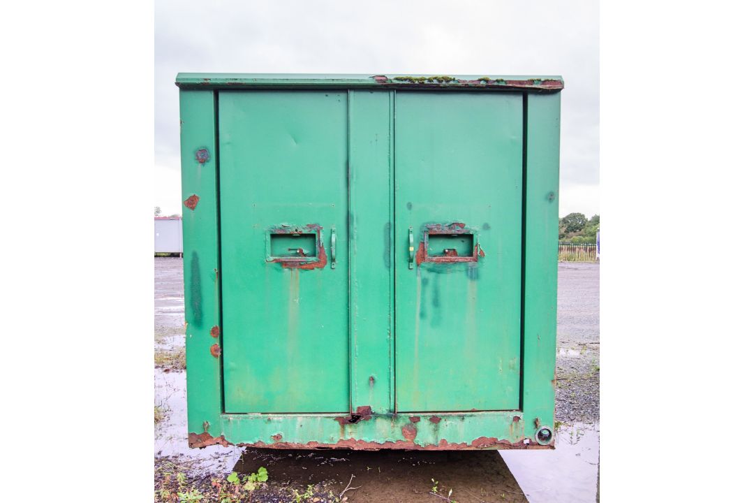 12ft x 8ft steel anti-vandal mobile welfare site unit Comprising of: canteen area, toilet & - Image 6 of 11