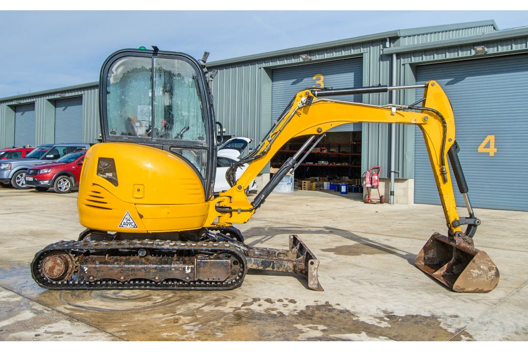 JCB 8030 3 tonne rubber tracked excavator Year: 2017 S/N: 2432698 Recorded Hours: 3232 blade, - Image 8 of 24