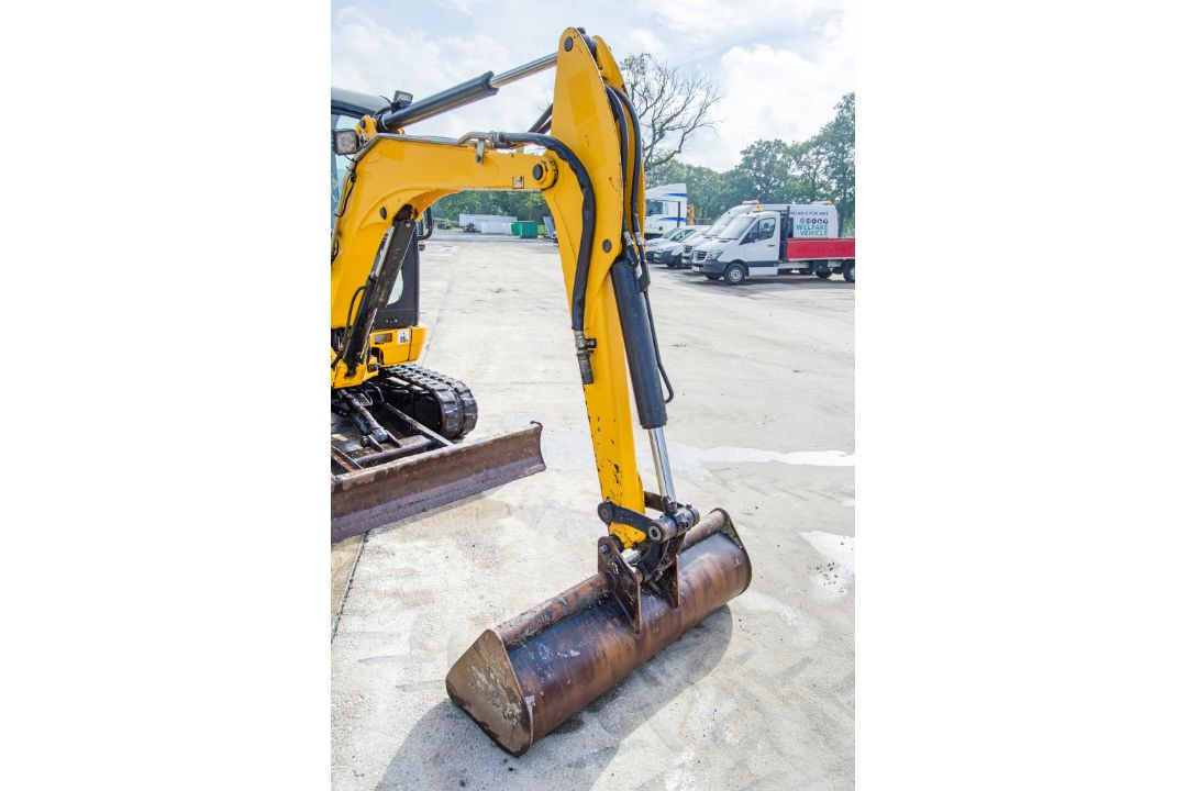 JCB 8030 3 tonne rubber tracked excavator Year: 2017 S/N: 2432698 Recorded Hours: 3232 blade, - Image 15 of 24