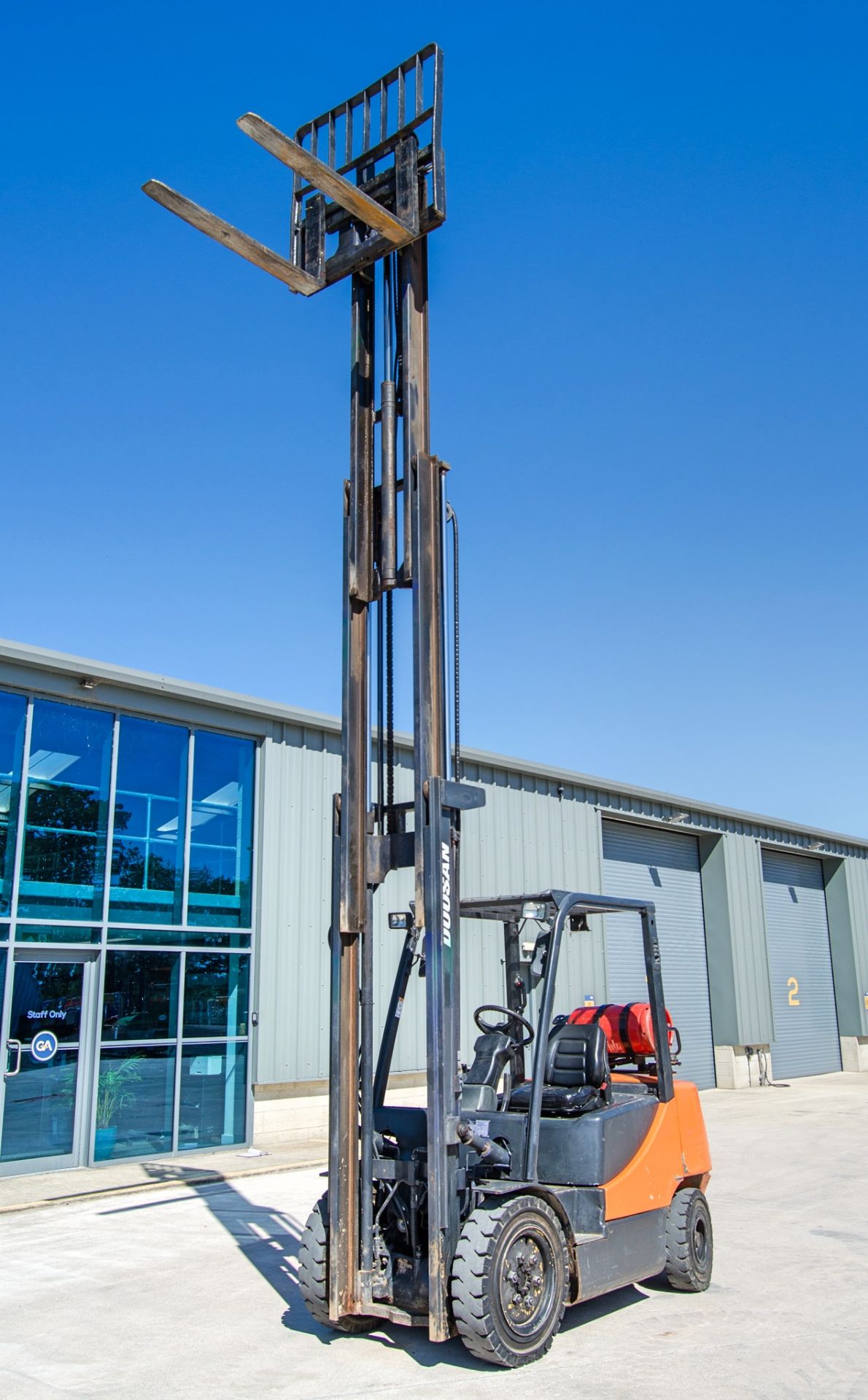 Doosan G35C-5 3.5 tonne gas powered fork lift truck Year: 2007 S/N: 00136 Recorded Hours: 12,404 - Image 9 of 23
