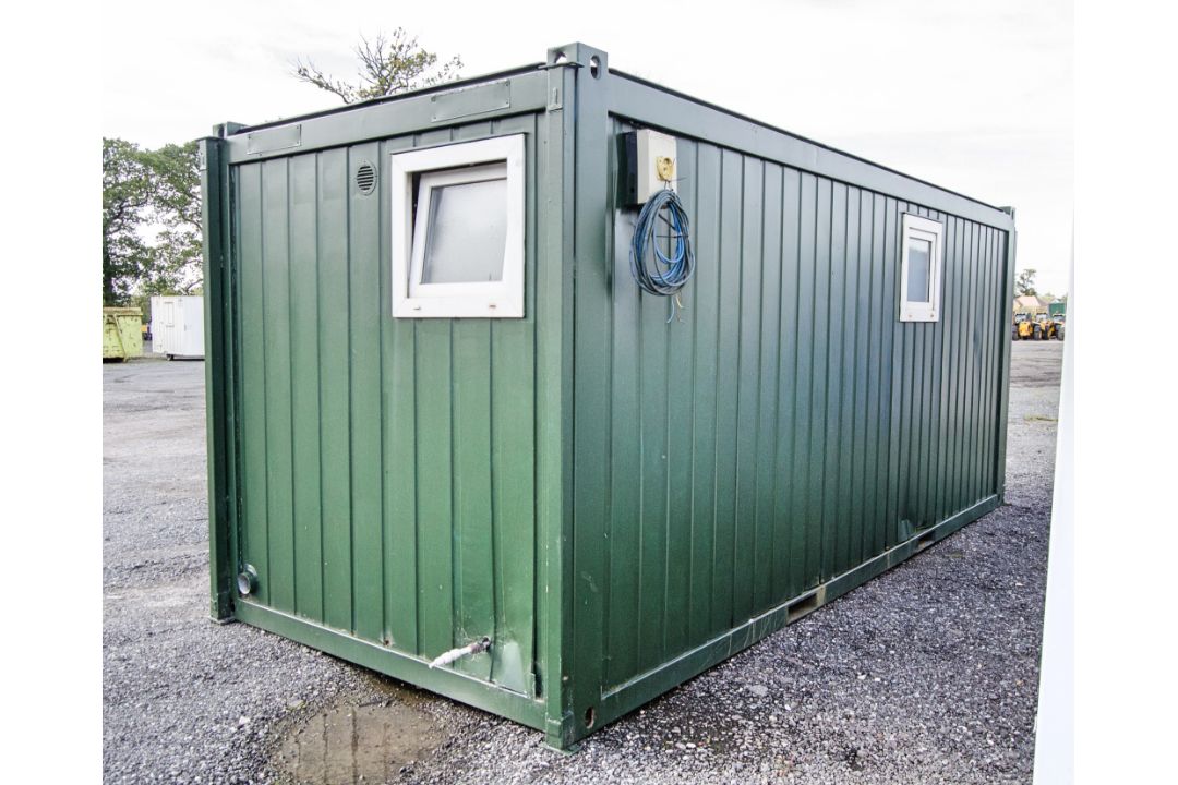 20ft x 8ft steel toilet site unit Comprising of: 2 - showers, 2 - cubicles, 2 - urinals, 5 sinks & - Image 3 of 12