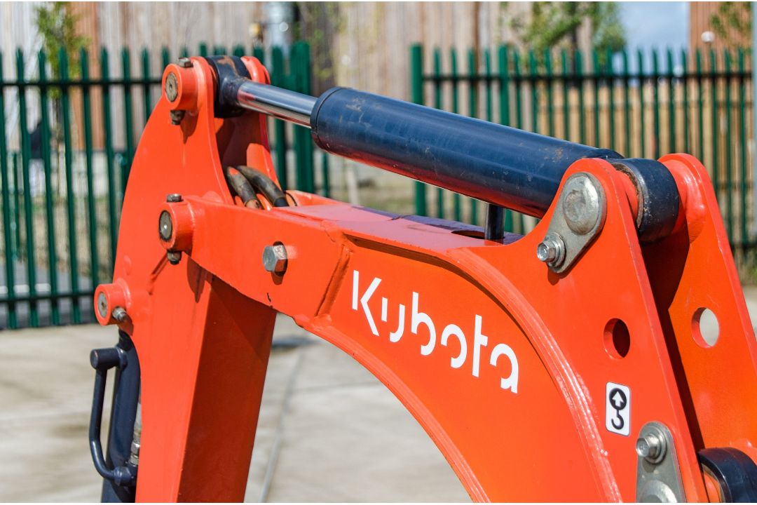 Kubota K008-3 0.8 tonne rubber tracked micro excavator Year: 2017 S/N: 29257 Recorded Hours: 1062 - Image 16 of 26