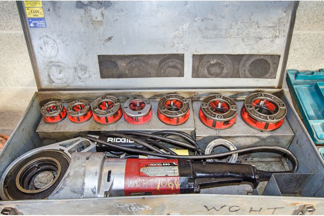 Ridgid 690 110v pipe threading machine c/w 7 dies and carry case WOHT1064