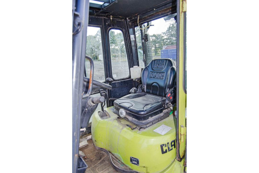 Clark GTS25 diesel driven fork lift truck Year: 2017 S/N: 8299 Recorded hours: 3707 c/w full cab - Image 14 of 19