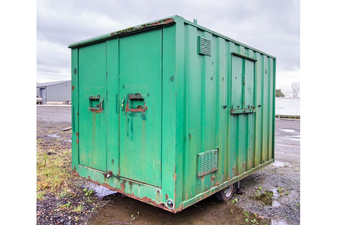 12ft x 8ft steel anti-vandal mobile welfare site unit Comprising of: canteen area, toilet & - Image 3 of 11