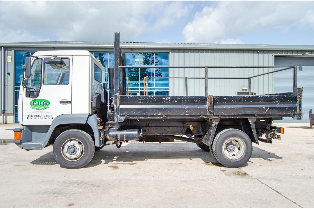 MAN 8.155 4580cc 7.5 tonne tipper lorry Registration Number: NX05 FPC Date of Registration: 01/06/ - Image 7 of 27