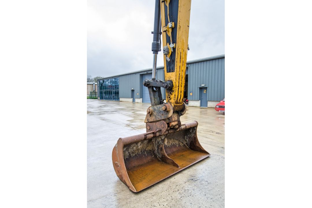 Liugong CLG922 22 tonne steel tracked excavator Year: 2018 S/N: E050361 Recorded Hours: 4805 - Image 14 of 29