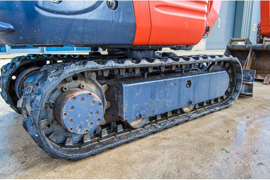 Kubota K008-3 0.8 tonne rubber tracked micro excavator Year: 2017 S/N: 29257 Recorded Hours: 1062 - Image 12 of 26