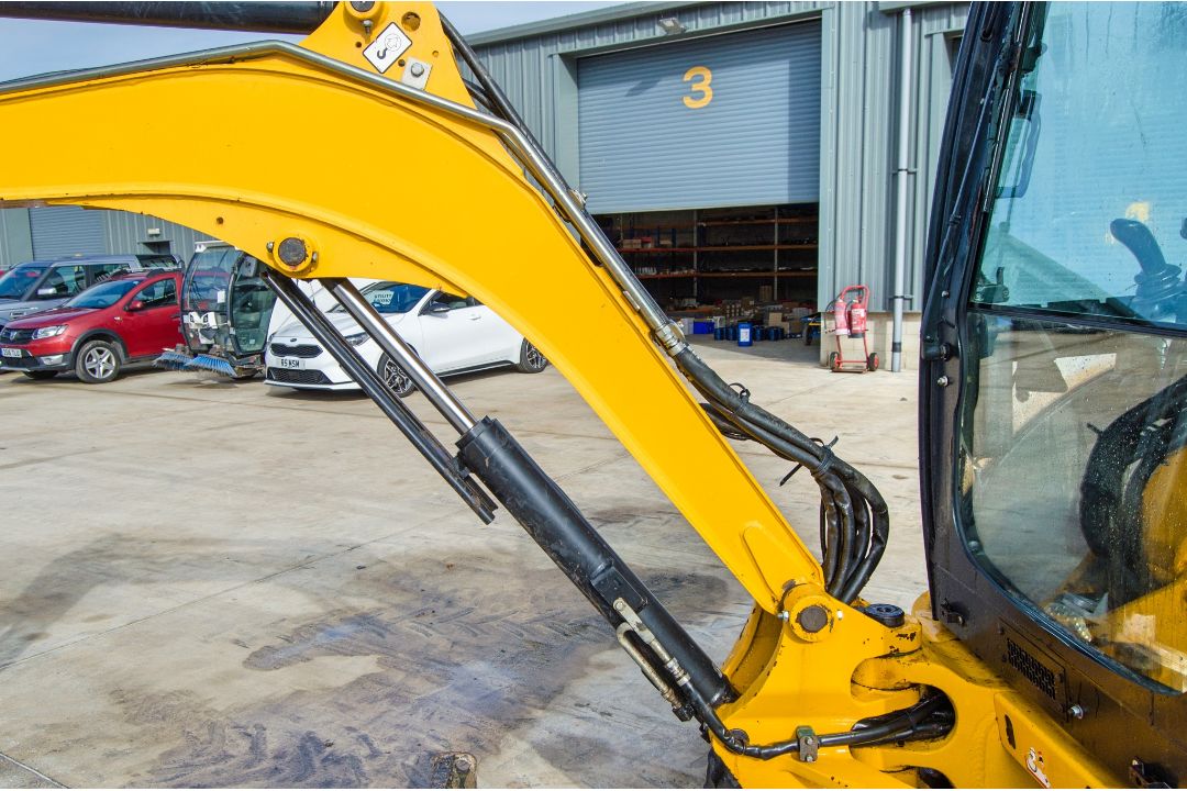 JCB 8030 3 tonne rubber tracked excavator Year: 2017 S/N: 2432698 Recorded Hours: 3232 blade, - Image 17 of 24