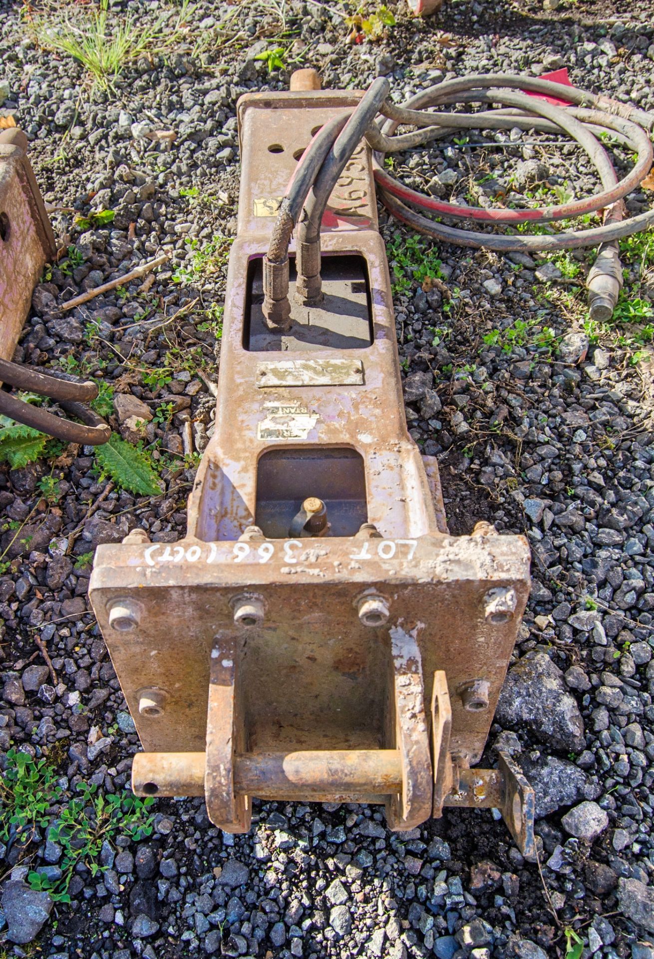 Pro Dem PRB010 hydraulic breaker Pin diameter: 25mm Pin centres: 85mm Pin width: 100mm A693103 - Image 3 of 4