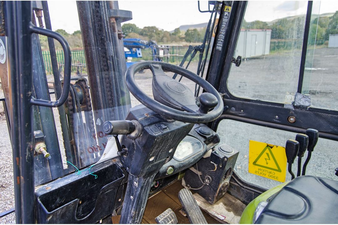 Clark GTS25 diesel driven fork lift truck Year: 2017 S/N: 8299 Recorded hours: 3707 c/w full cab - Image 15 of 19