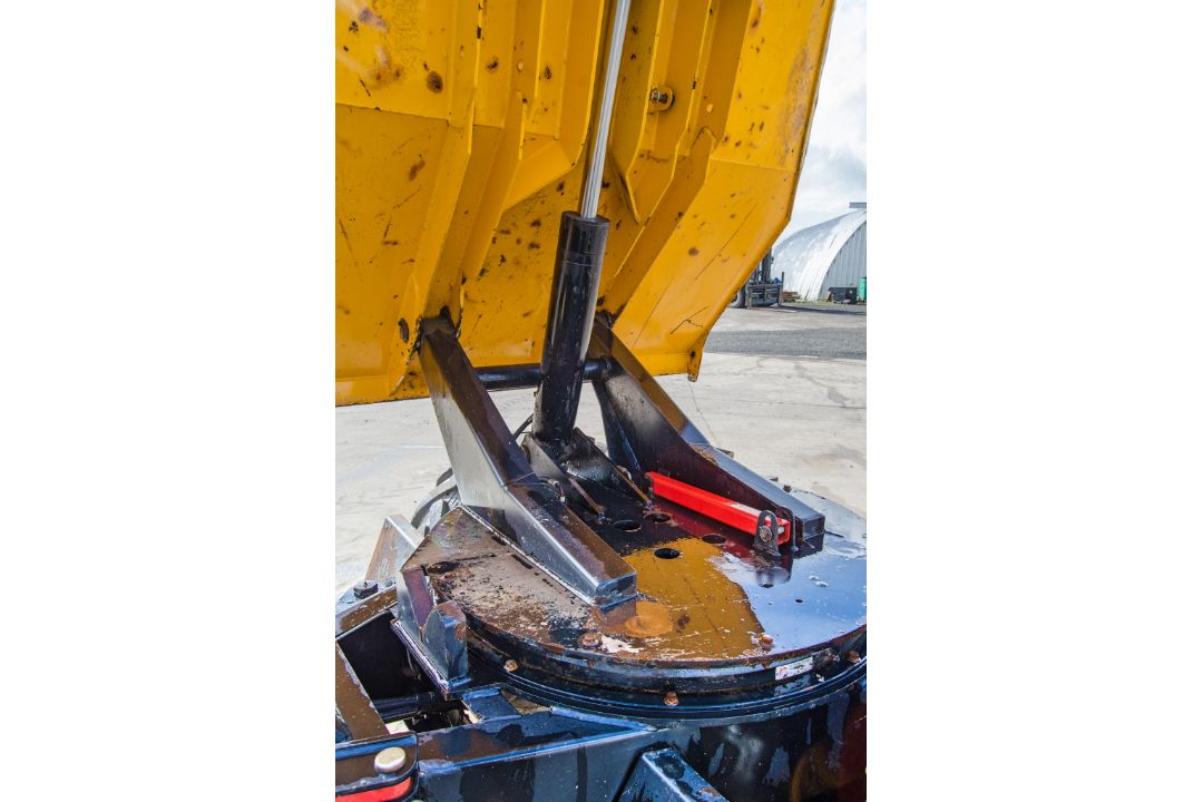 JCB 6 tonne swivel skip dumper Year: 2016 S/N: E66RL9848 Recorded Hours: 1724 c/w V5C registration - Image 11 of 24