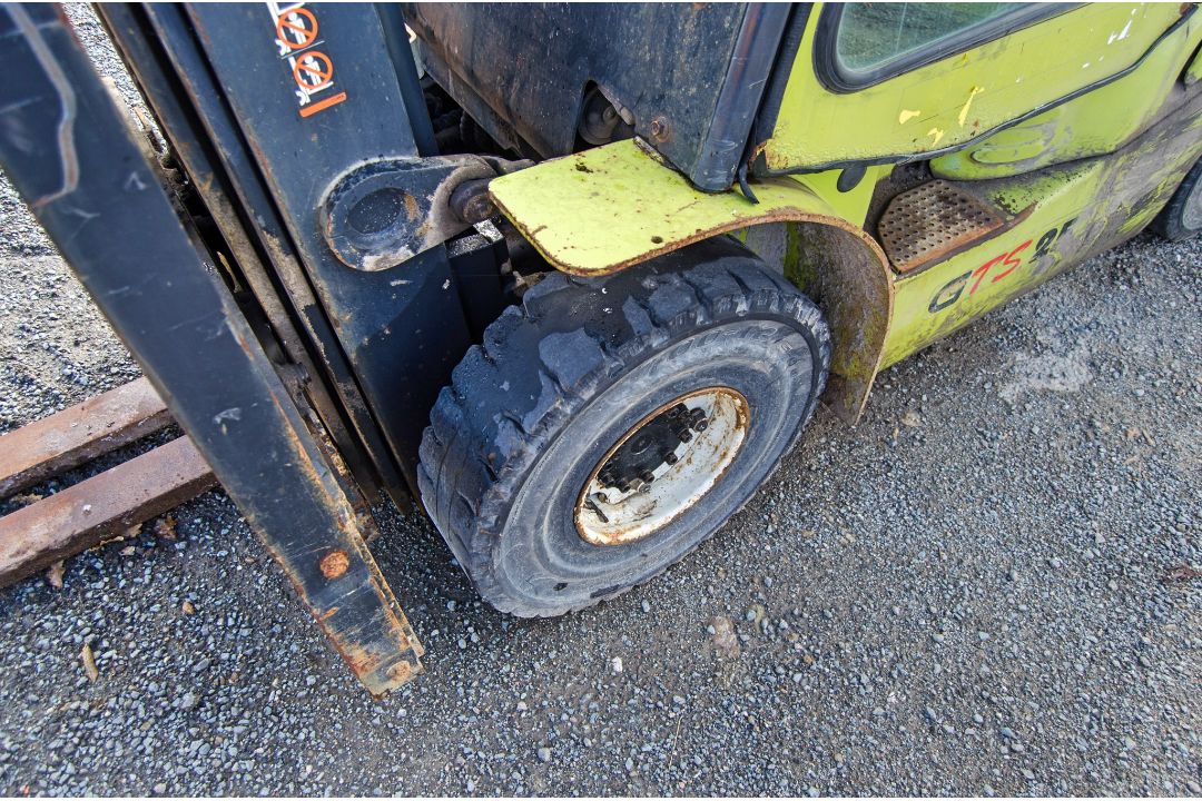 Clark GTS25 diesel driven fork lift truck Year: 2017 S/N: 8299 Recorded hours: 3707 c/w full cab - Image 10 of 19