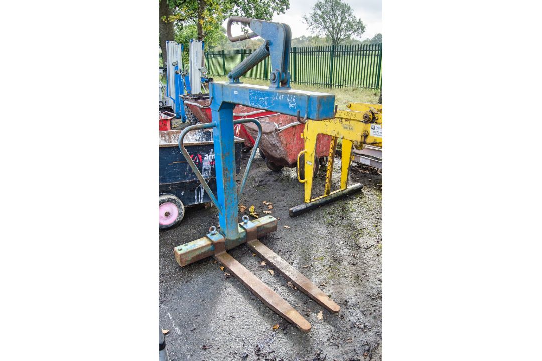 Conquip 2 tonne self balancing crane forks WJ22011983 - Image 1 of 2
