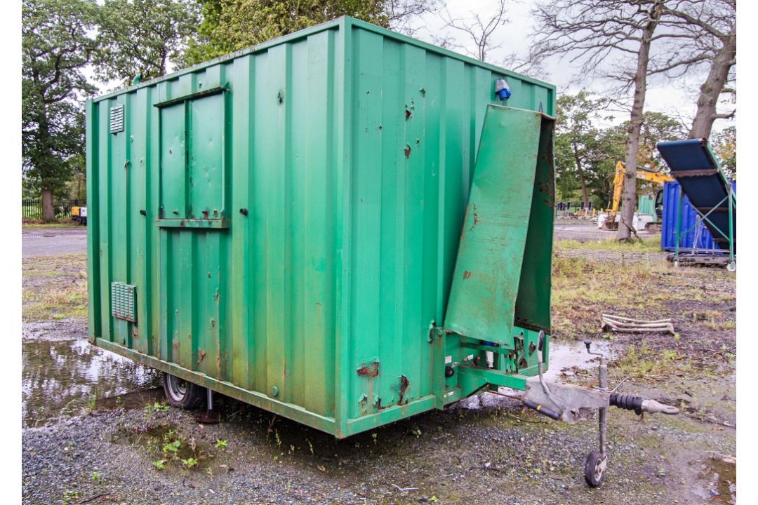 12ft x 8ft steel anti-vandal mobile welfare site unit Comprising of: canteen area, toilet & - Image 2 of 11