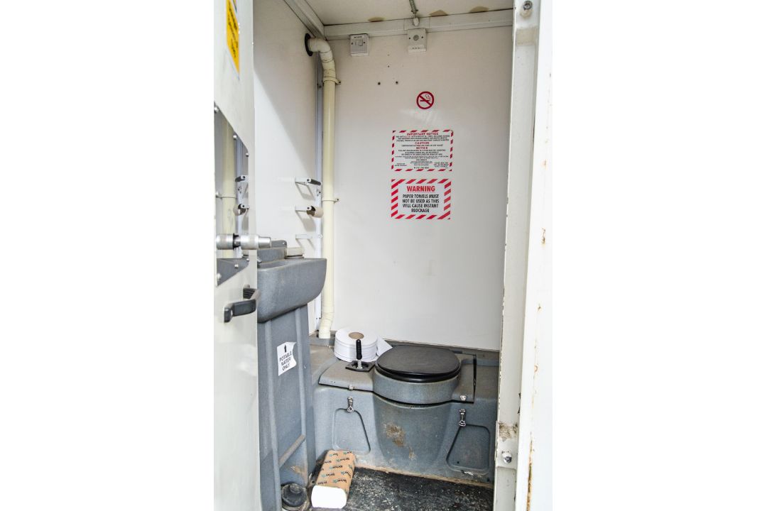 12ft x 8ft steel anti-vandal mobile welfare site unit Comprising of: canteen area, toilet & - Image 9 of 11
