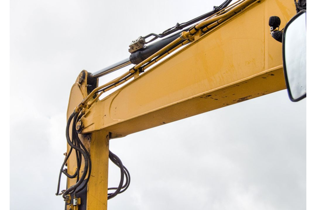 Liugong CLG922 22 tonne steel tracked excavator Year: 2018 S/N: E050361 Recorded Hours: 4805 - Image 16 of 29