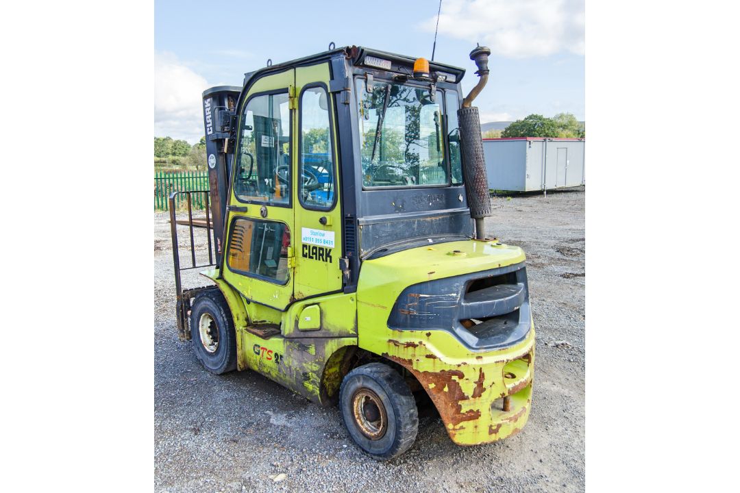 Clark GTS25 diesel driven fork lift truck Year: 2017 S/N: 8299 Recorded hours: 3707 c/w full cab - Image 4 of 19