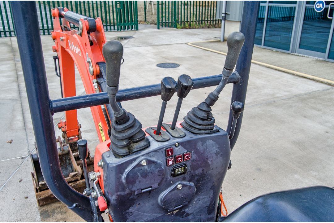 Kubota K008-3 0.8 tonne rubber tracked micro excavator Year: 2017 S/N: 29257 Recorded Hours: 1062 - Image 22 of 26