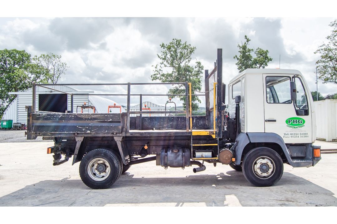 MAN 8.155 4580cc 7.5 tonne tipper lorry Registration Number: NX05 FPC Date of Registration: 01/06/ - Image 8 of 27