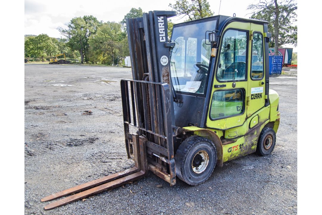 Clark GTS25 diesel driven fork lift truck Year: 2017 S/N: 8299 Recorded hours: 3707 c/w full cab - Image 1 of 19