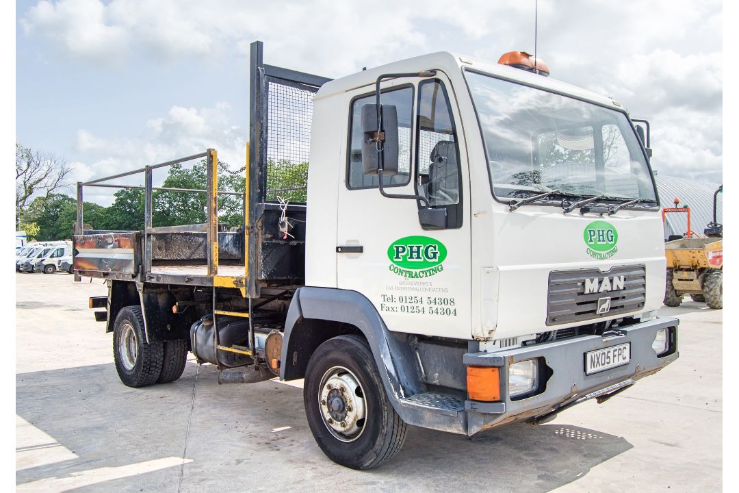 MAN 8.155 4580cc 7.5 tonne tipper lorry Registration Number: NX05 FPC Date of Registration: 01/06/ - Image 2 of 27