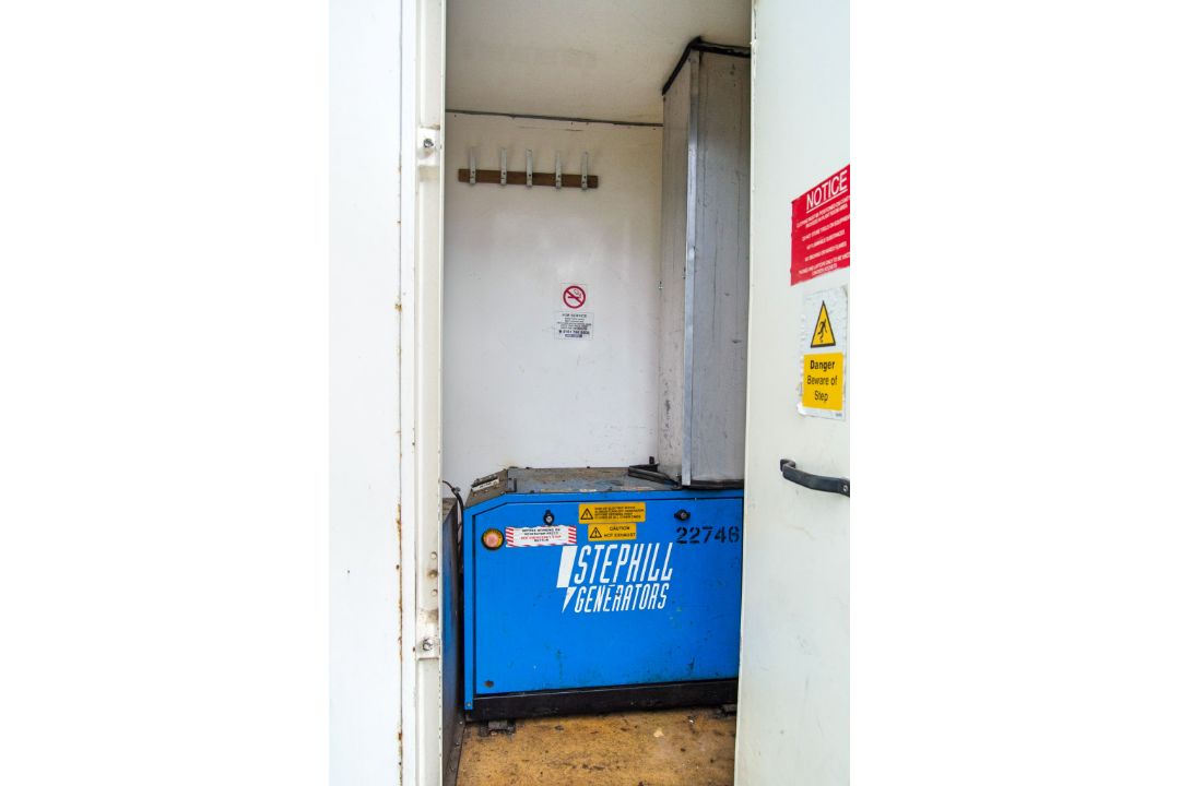 12ft x 8ft steel anti-vandal mobile welfare site unit Comprising of: canteen area, toilet & - Image 10 of 11