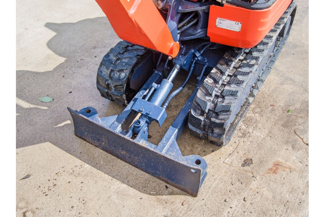 Kubota K008-3 0.8 tonne rubber tracked micro excavator Year: 2017 S/N: 29257 Recorded Hours: 1062 - Image 13 of 26