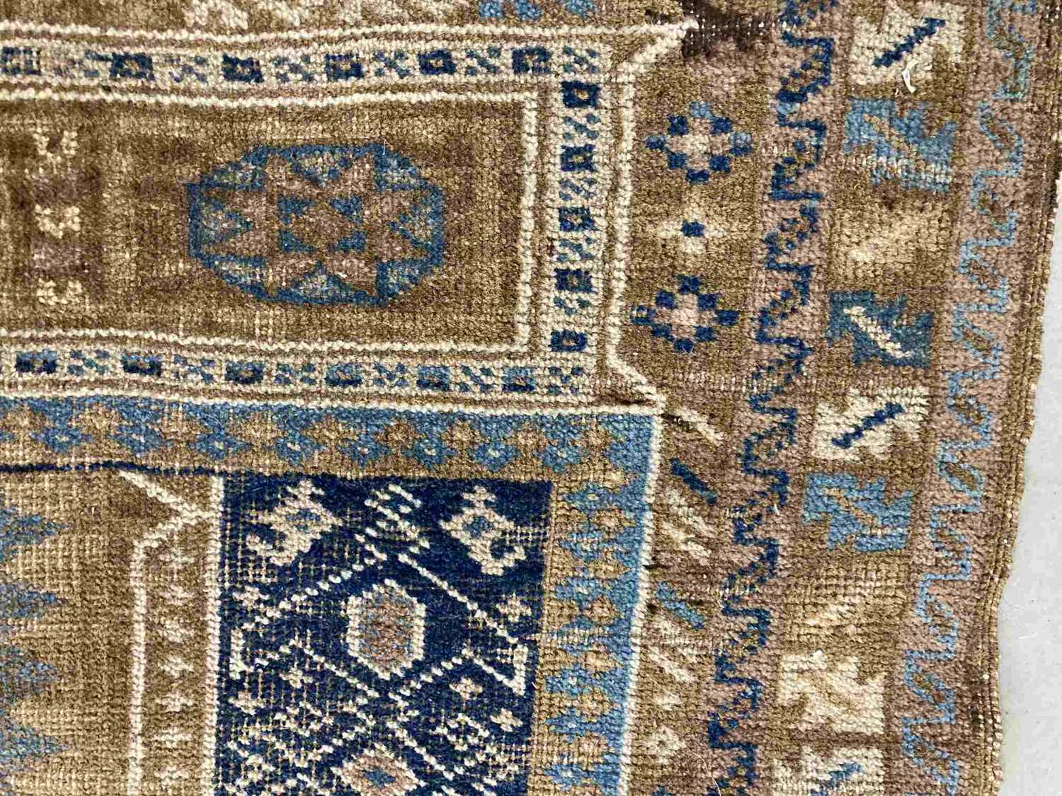 Rugs: - Image 2 of 6