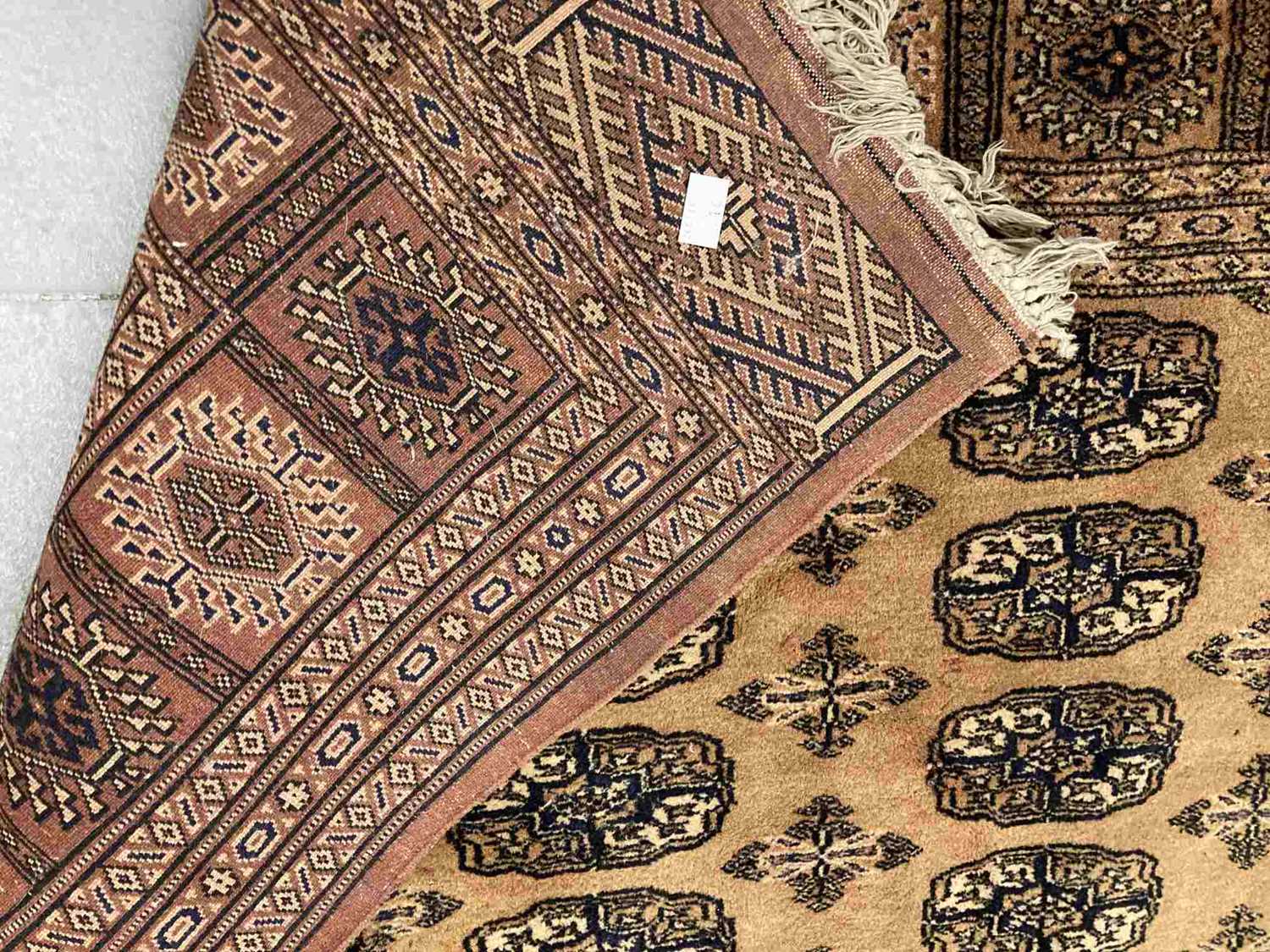 Rugs: - Image 3 of 3