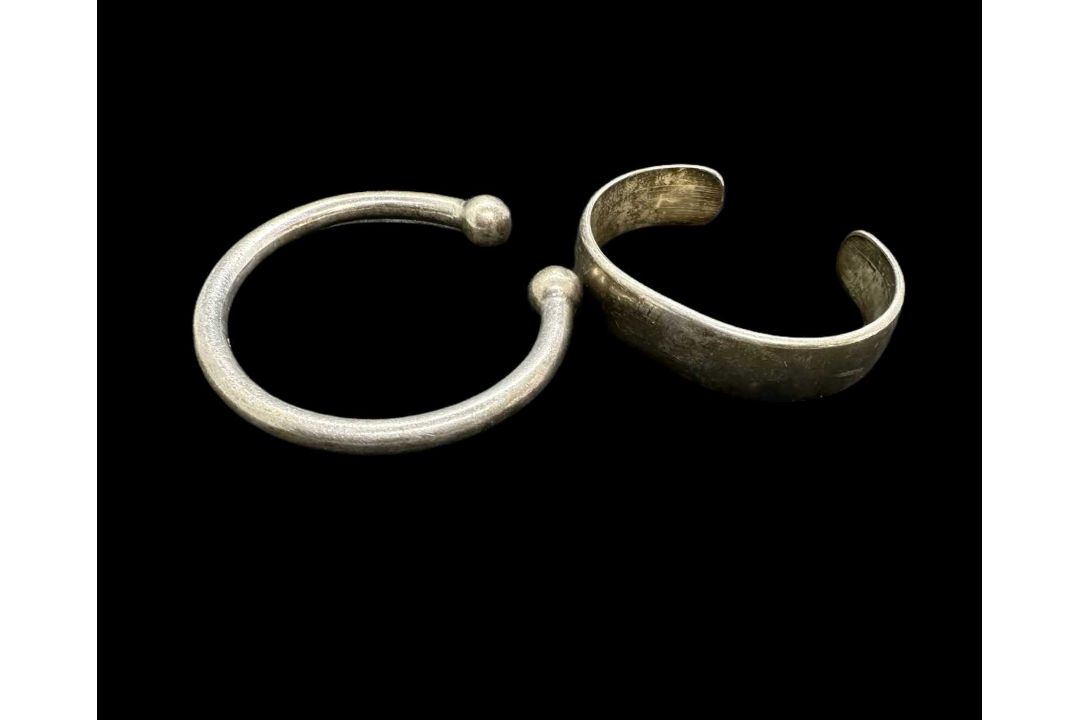 Jewellery: - Image 1 of 2