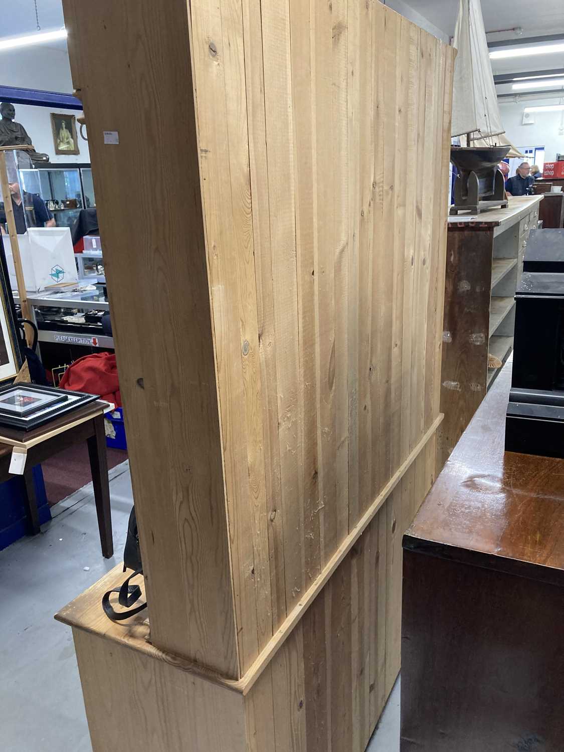 Furniture: - Image 6 of 8