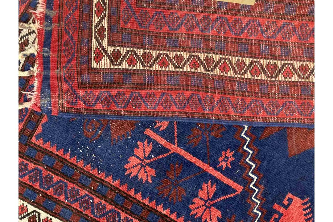 Rugs: - Image 3 of 3