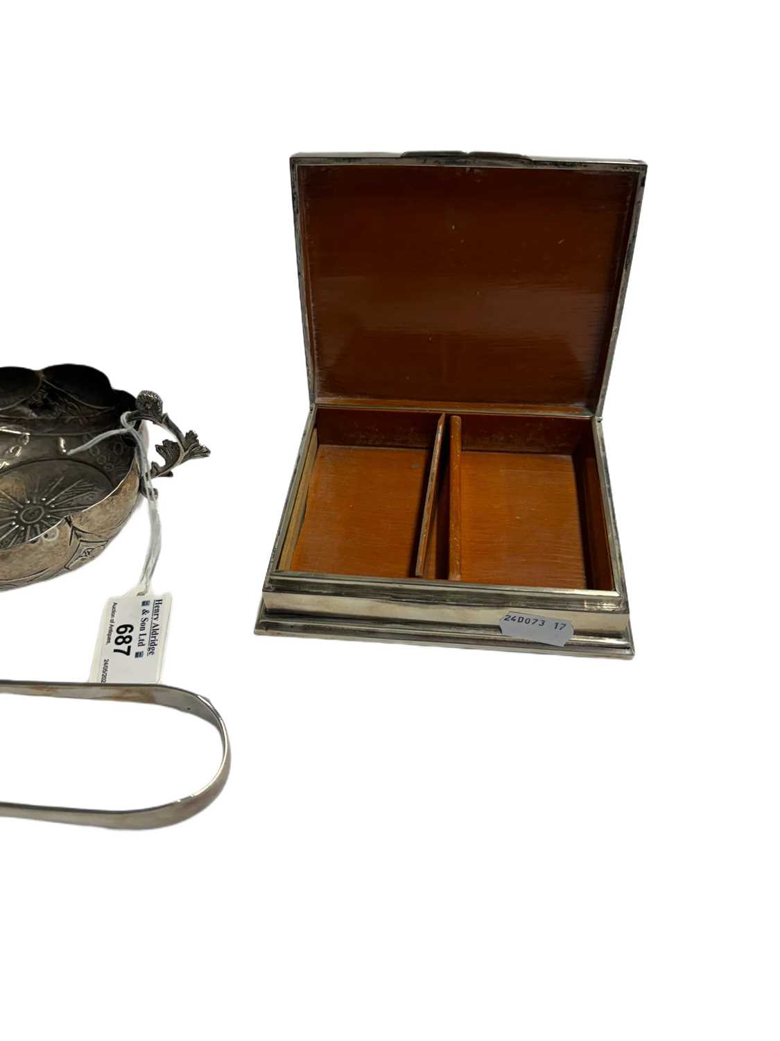 White Metal: - Image 2 of 4