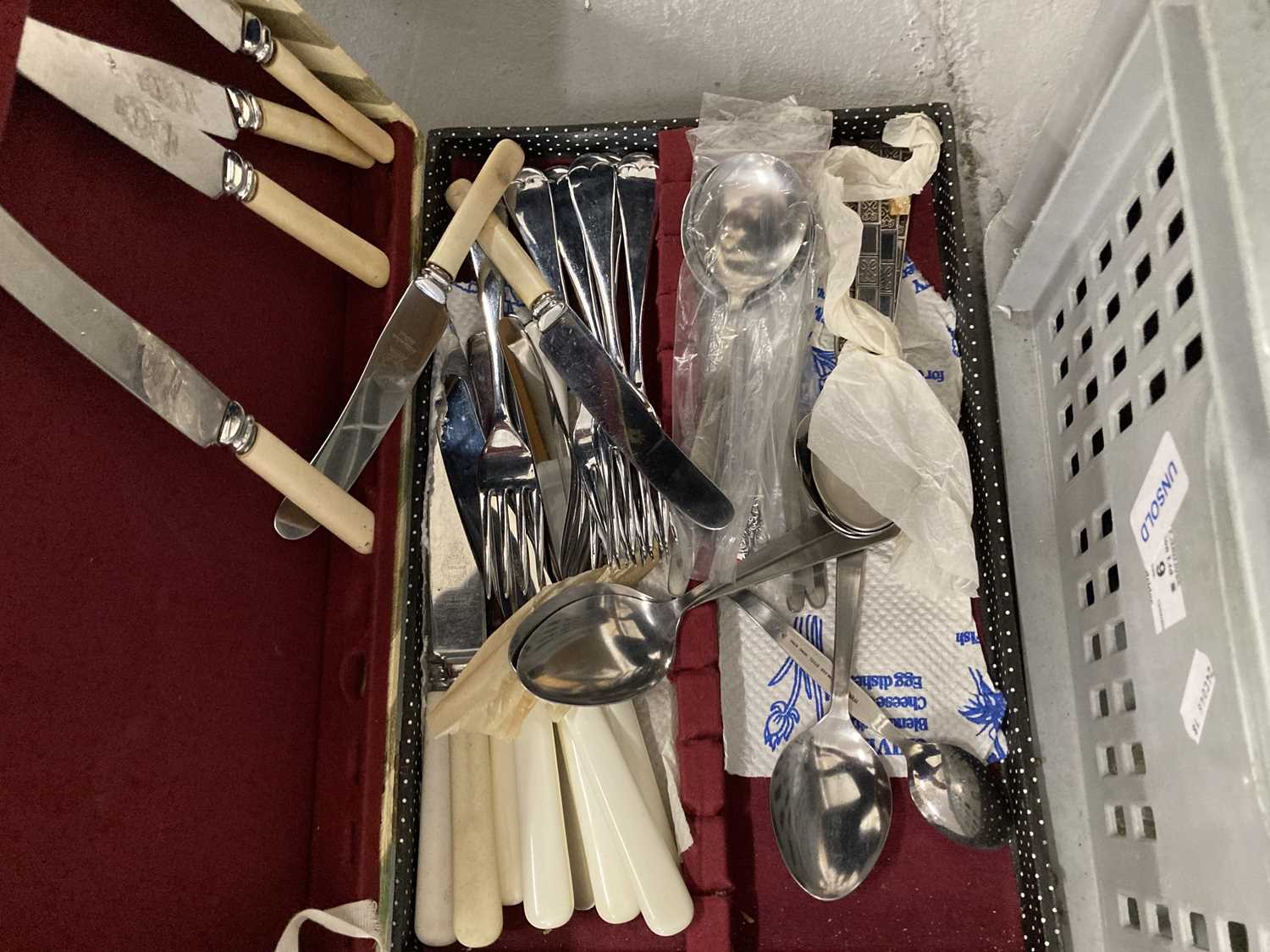 Ceramic & Resin Figures: - Image 2 of 5