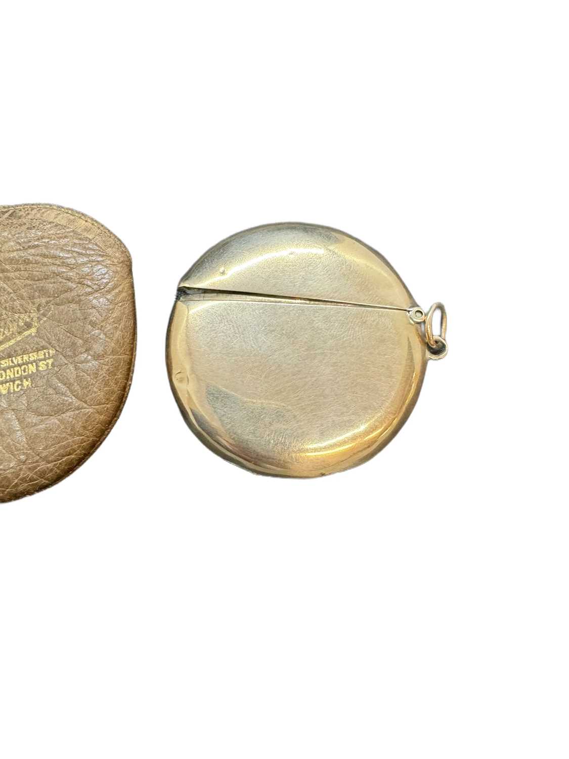 Gold: - Image 2 of 3