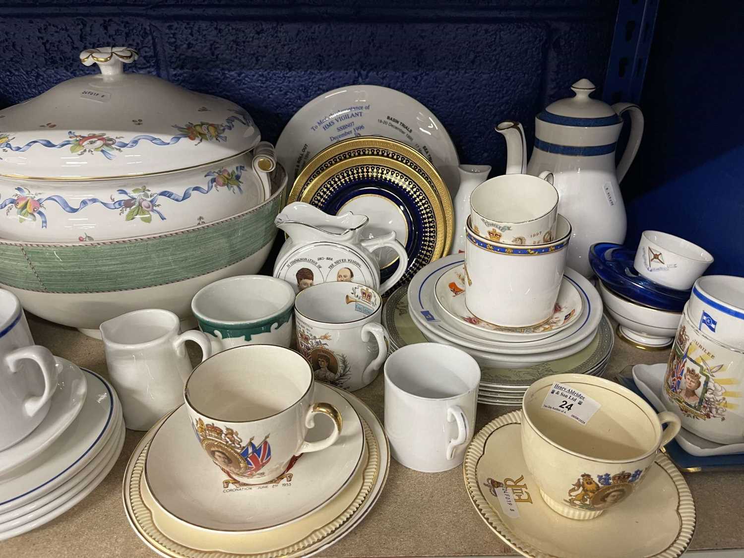 Ceramics: - Image 4 of 6