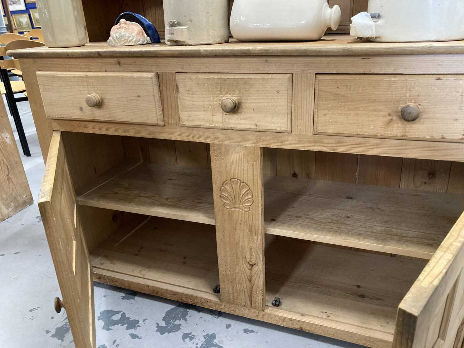 Furniture: - Image 3 of 4
