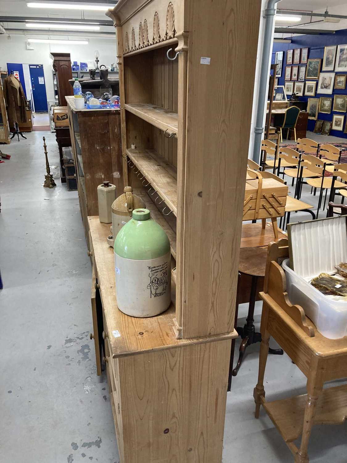 Furniture: - Image 4 of 4