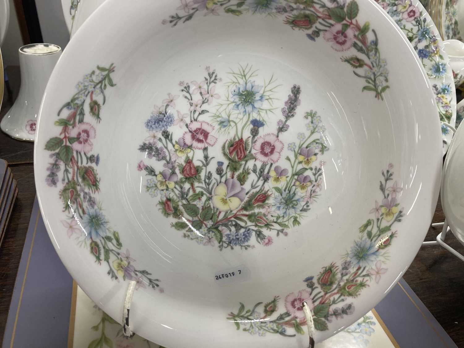 Ceramics: - Image 4 of 4