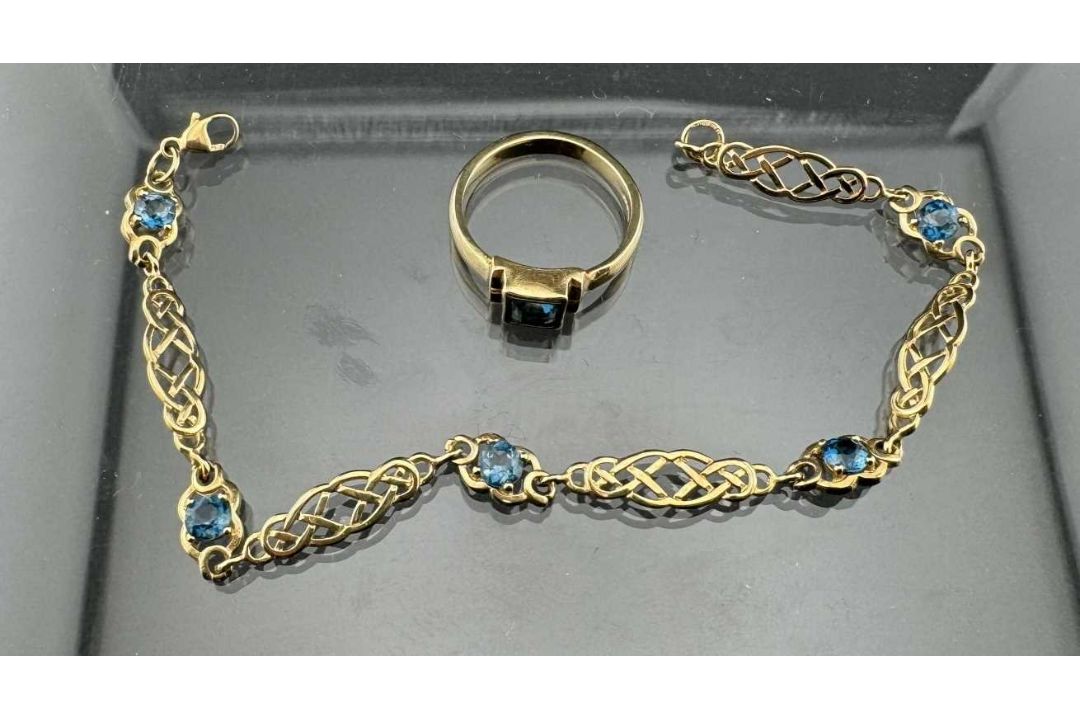Jewellery: - Image 1 of 2