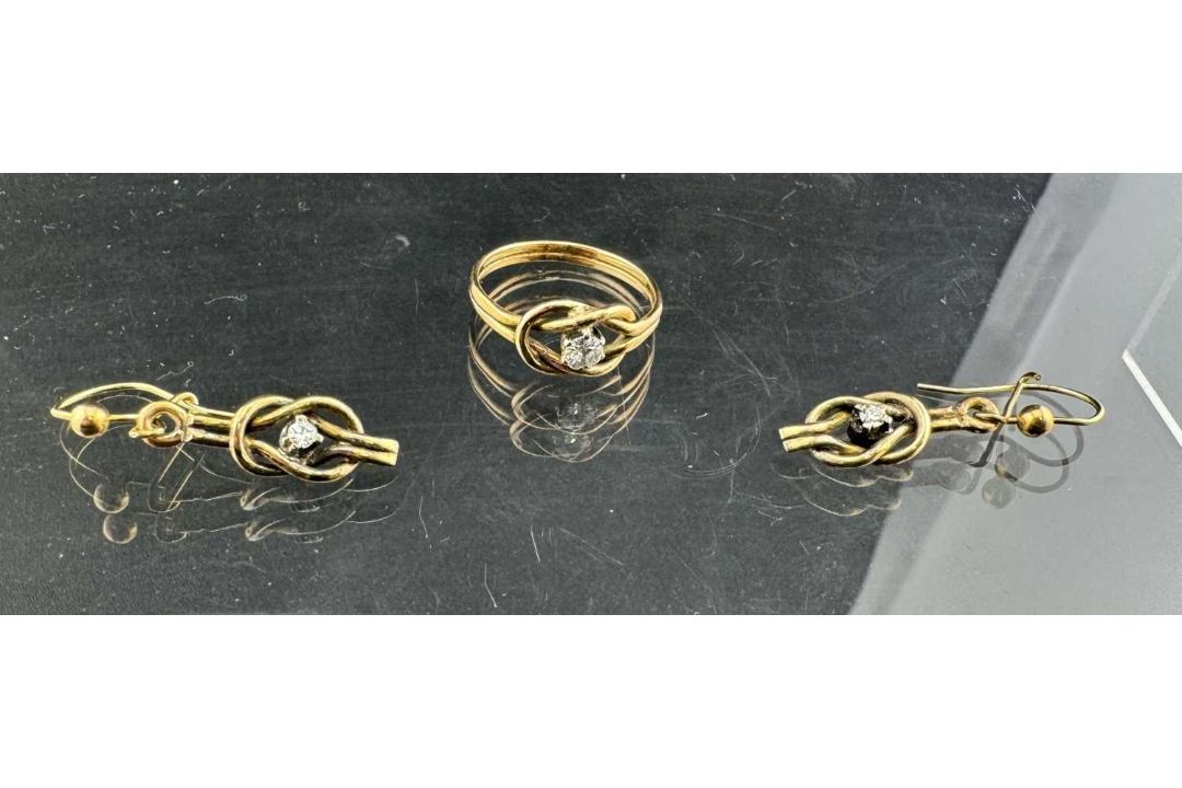 Jewellery: - Image 1 of 2