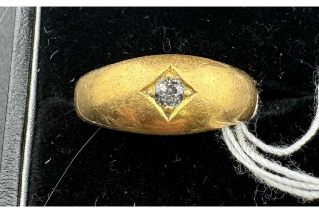Jewellery: - Image 1 of 2