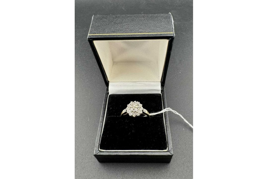 Jewellery: - Image 1 of 3
